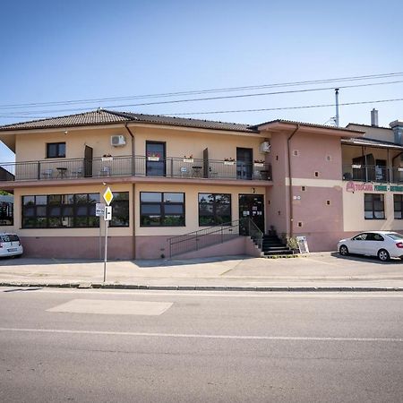 Penzion Toscana Nitra Ngoại thất bức ảnh