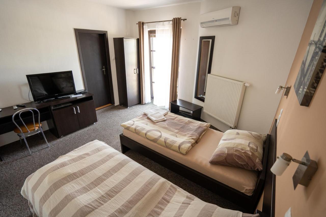 Penzion Toscana Nitra Ngoại thất bức ảnh